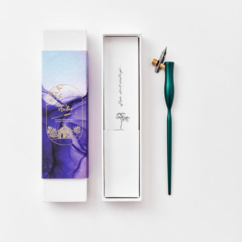 Tom's Studio - Flourish Calligraphy Pen: Black / Oblique (nib at an angle)