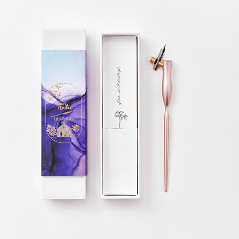Tom's Studio - Flourish Calligraphy Pen: Black / Oblique (nib at an angle)